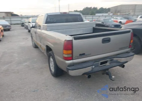 2002 Chevrolet Silverado 1500 Ls z USA, uszkodzony, nr VIN 2GCEC19T121118405